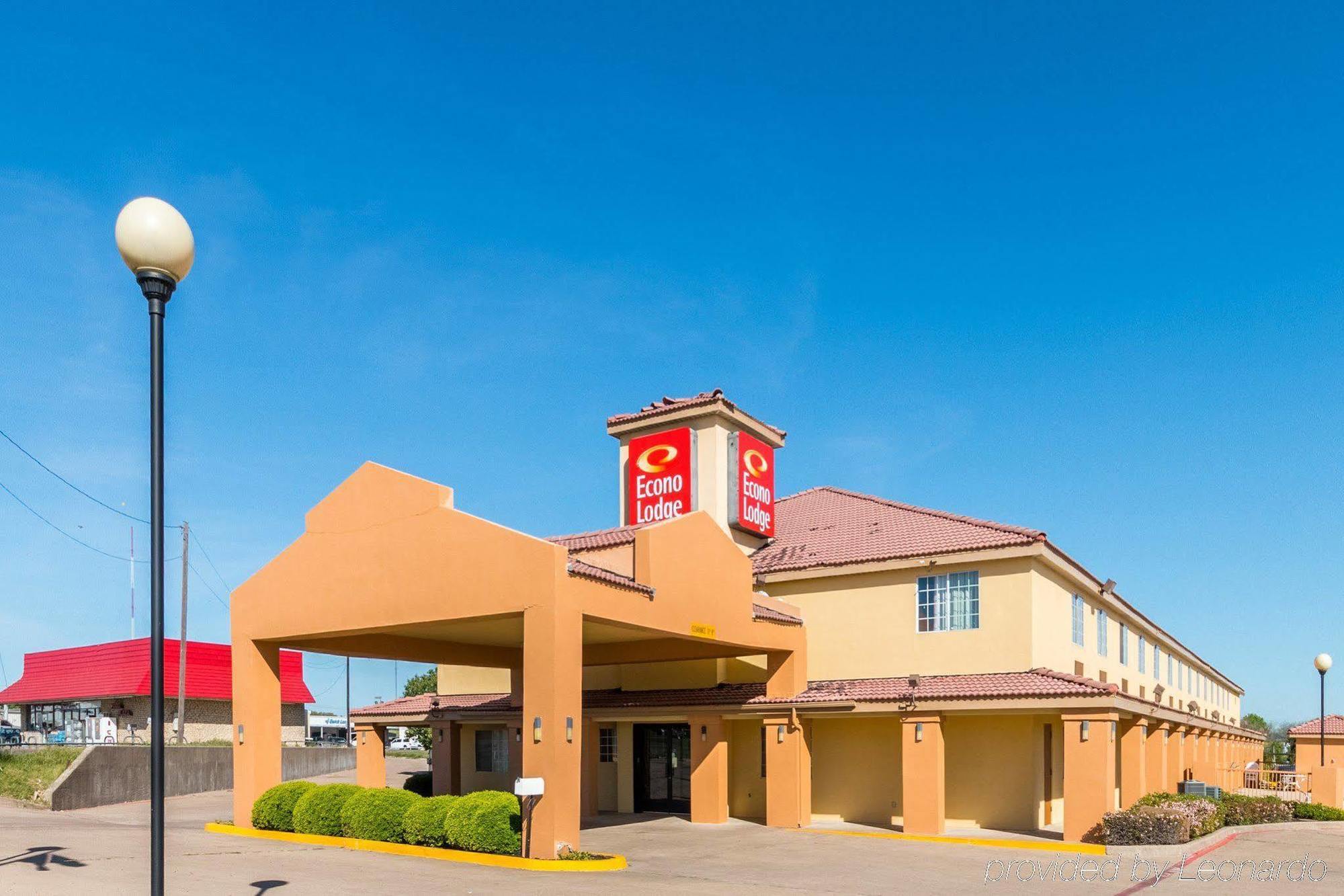 Rodeway Inn Stephenville Exterior photo