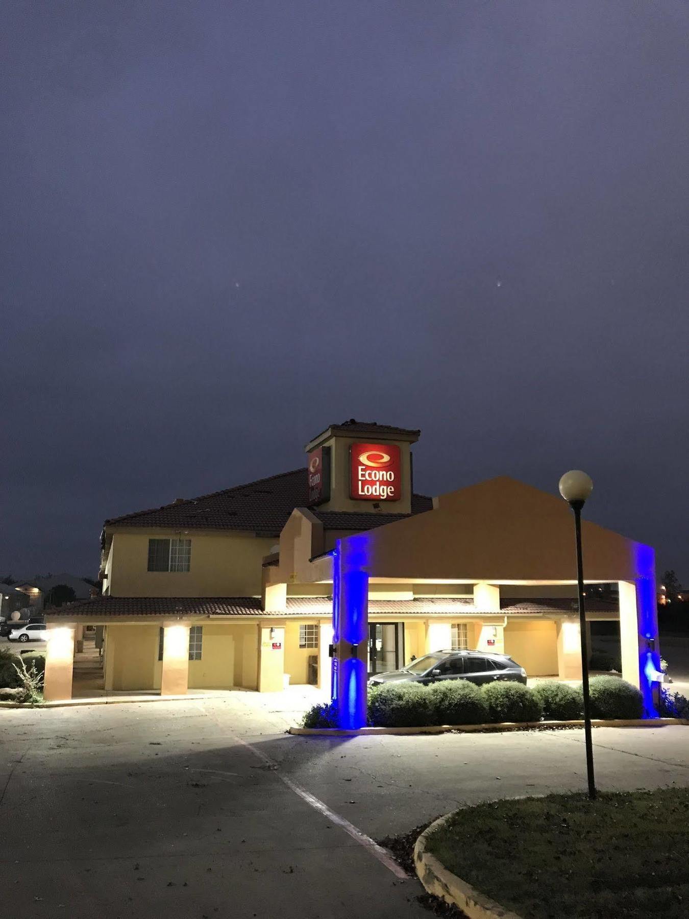 Rodeway Inn Stephenville Exterior photo